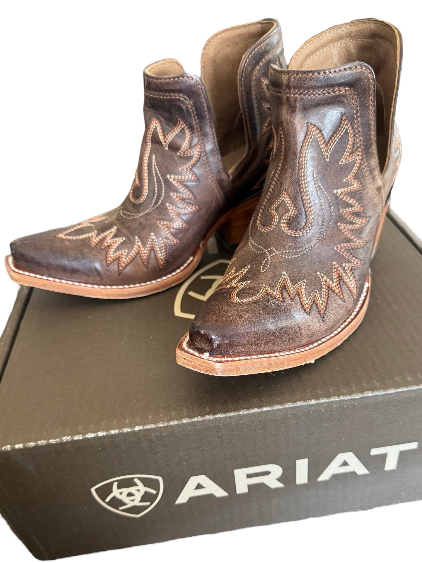Ariat Dixon brown booties sz 5.5