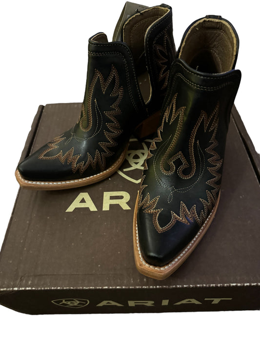 NWT Ariat Dixon booties sz 5.5