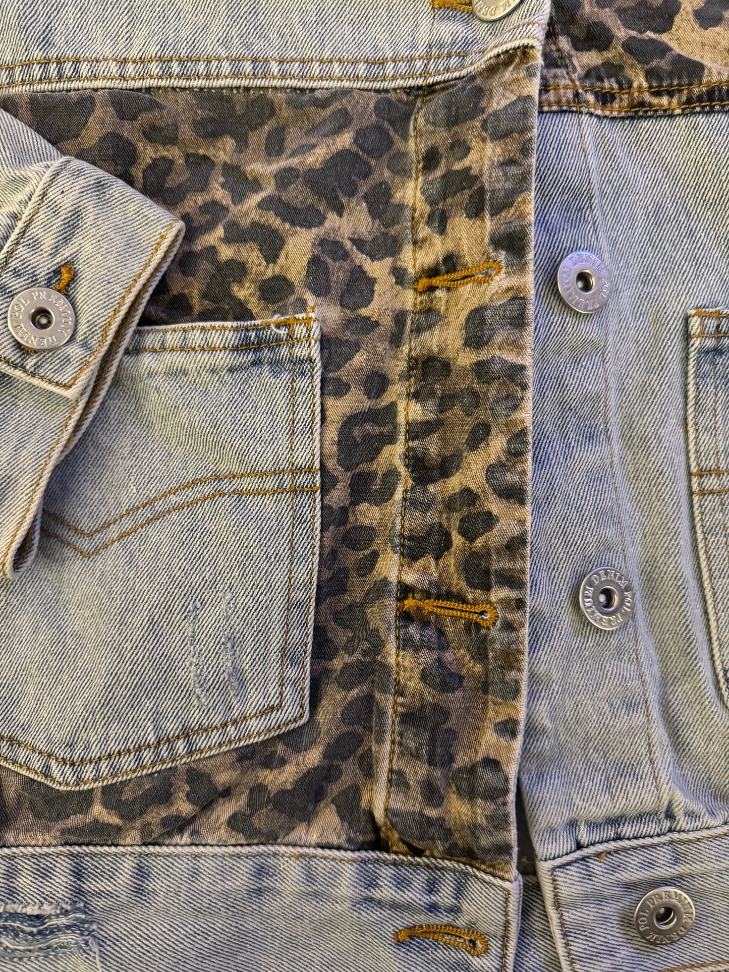 Leopard Jean jacket sz L