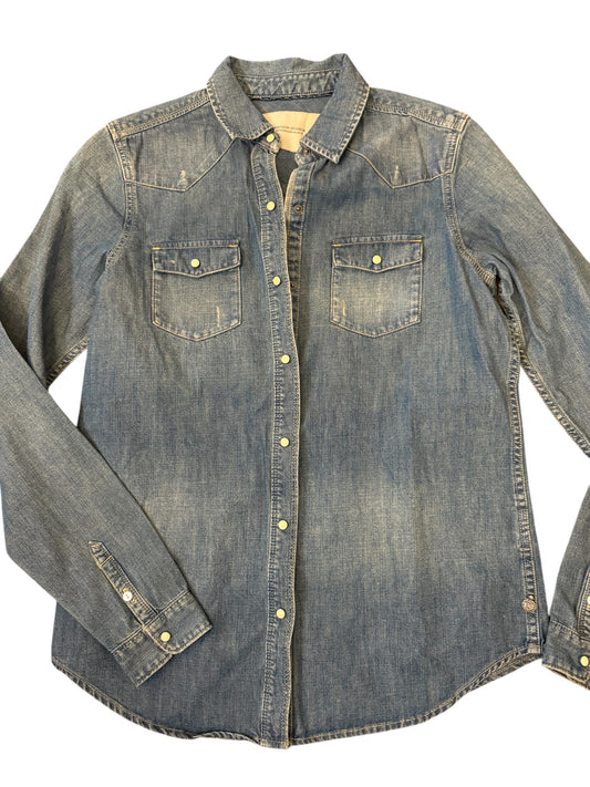 Boutique denim snap shirt sz S