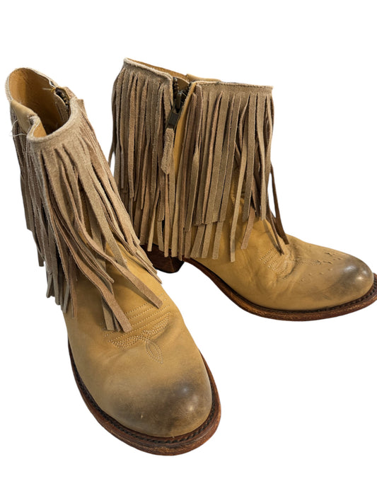 Johnny Ringo fringe booties sz 8