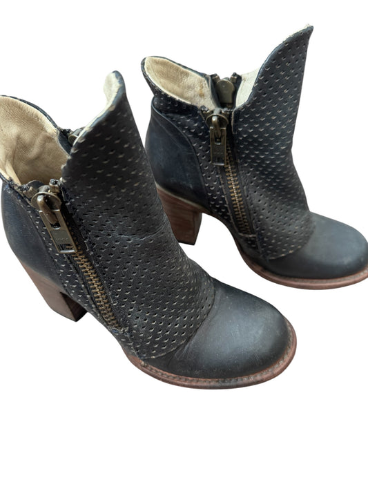 Freebird Bowie Booties Sz 6